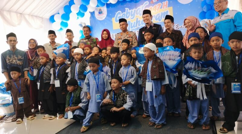Nampak puluhan anak perserta khitanan massal di Desa Gunung Kencana.