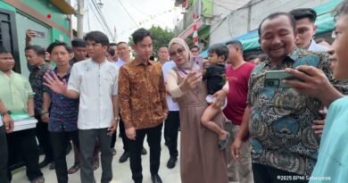 Usai Salat Jumat di Masjid Al-Ikhlas Kelapa Gading, Wapres Serap Aspirasi Warga