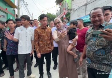 Usai Salat Jumat di Masjid Al-Ikhlas Kelapa Gading, Wapres Serap Aspirasi Warga