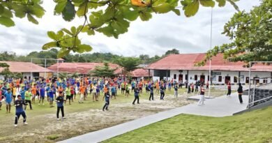 Rutan Kelas IIB Tamiang Layang melaksanakan kegiatan senam pagi bersama WBP dan jajaran pegawai di lapangan blok hunian,Jum'at (12/12).