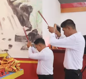 Momentum Imlek 2577 Kongzili, Lapas Cibinong Serahkan Remisi Khusus kepada 3 Orang Warga Binaan