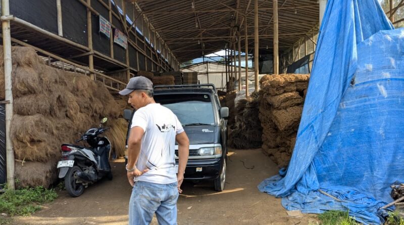 Lapas Purwokerto Kirim Ribuan Sapu Hasil Karya Warga Binaan ke CV Hamaki Group