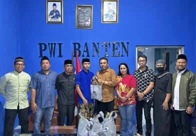 PWI dan Bank Banten Santuni Yatim Piatu di Bulan Suci Ramadhan