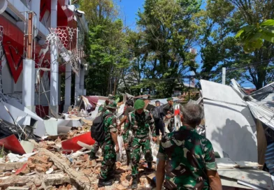 Reaksi Cepat Prajurit TNI Tangani Dampak Gempa M 7,6 di Sulawesi Utara