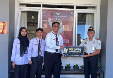Wujud Pelayanan Adaptif dan Modern, Penyerahan Simbolis Website “Klik Bapas” Warnai Apel Pagi di Bapas Magelang