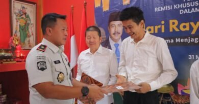 Hadirkan Harapan Baru Bagi Warga Binaan, Lapas Kelas I Tangerang Serahkan Remisi Khusus Waisak dan Remisi Khusus Di Atas 70 Tahun Hadirkan Harapan Baru Bagi Warga Binaan, Lapas Kelas I Tangerang Serahkan Remisi Khusus Waisak dan Remisi Khusus Di Atas 70 Tahun