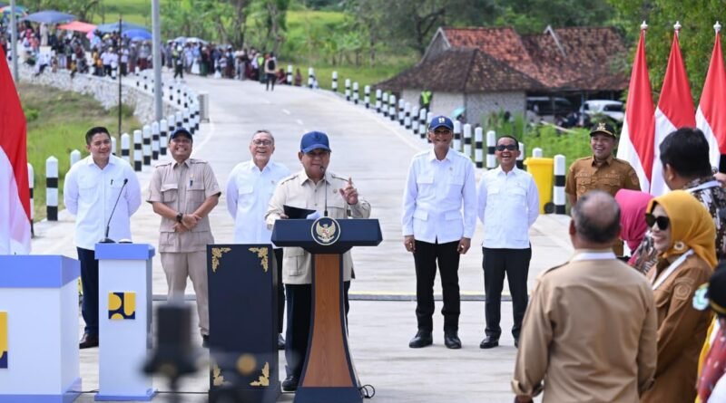 Resmikan 1.151 KM Jalan Daerah se-Indonesia, Presiden Prabowo: Infrastruktur Jalan adalah Fondasi Ketahanan Pangan dan Energi Resmikan 1.151 KM Jalan Daerah se-Indonesia, Presiden Prabowo: Infrastruktur Jalan adalah Fondasi Ketahanan Pangan dan Energi