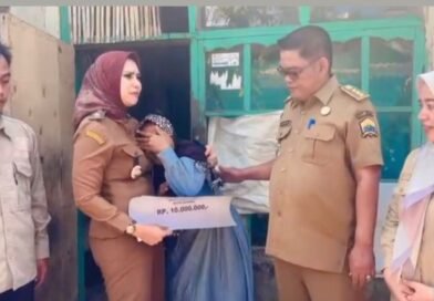 Wali Kota Salurkan Bantuan Rumah Roboh, Staf Ahli Wali Kota: Ini Bukti Kepedulian Beliau Wali Kota Salurkan Bantuan Rumah Roboh, Staf Ahli Wali Kota: Ini Bukti Kepedulian Beliau