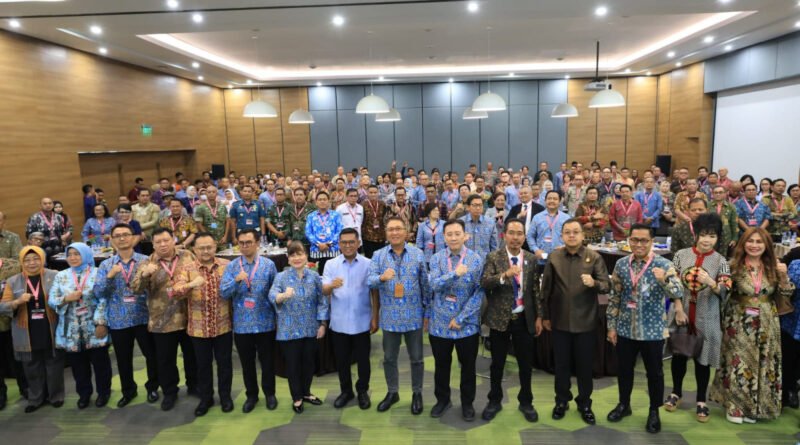 Gubernur Andra Soni Tegaskan Pemprov Banten Komitmen Ciptakan Iklim Usaha yang Baik Gubernur Andra Soni Tegaskan Pemprov Banten Komitmen Ciptakan Iklim Usaha yang Baik
