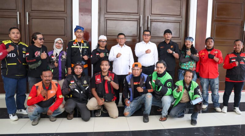Gubernur Andra Soni Gerak Cepat Tindak Lanjuti Aspirasi Pengemudi Ojol Gubernur Andra Soni Gerak Cepat Tindak Lanjuti Aspirasi Pengemudi Ojol