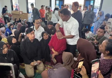 Wapres Perintahkan Langsung Dokter Pribadinya, Tangani Warga yang Sakit di Posko Pengungsian Solok Wapres Perintahkan Langsung Dokter Pribadinya, Tangani Warga yang Sakit di Posko Pengungsian Solok