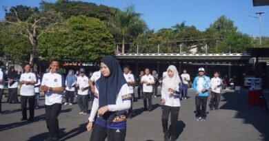 Bangun Kebersamaan dan Semangat Kerja, Jajaran Lapas Kelas IIA Purwokerto Gelar Senam Bersama