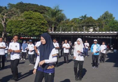 Bangun Kebersamaan dan Semangat Kerja, Jajaran Lapas Kelas IIA Purwokerto Gelar Senam Bersama