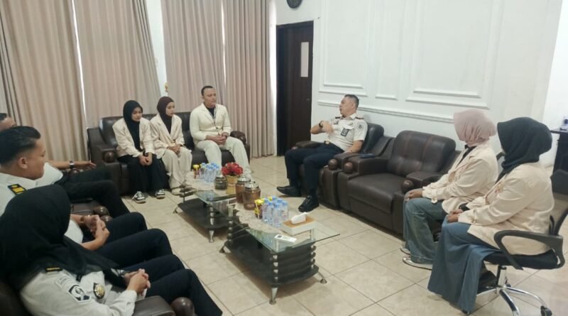 Kenali Dunia Pemasyarakatan, Mahasiswa Bimbingan dan Konseling UIN Sultan Maulana Hasanuddin Jalani Magang di Bapas Kelas I Serang Kenali Dunia Pemasyarakatan, Mahasiswa Bimbingan dan Konseling UIN Sultan Maulana Hasanuddin Jalani Magang di Bapas Kelas I Serang