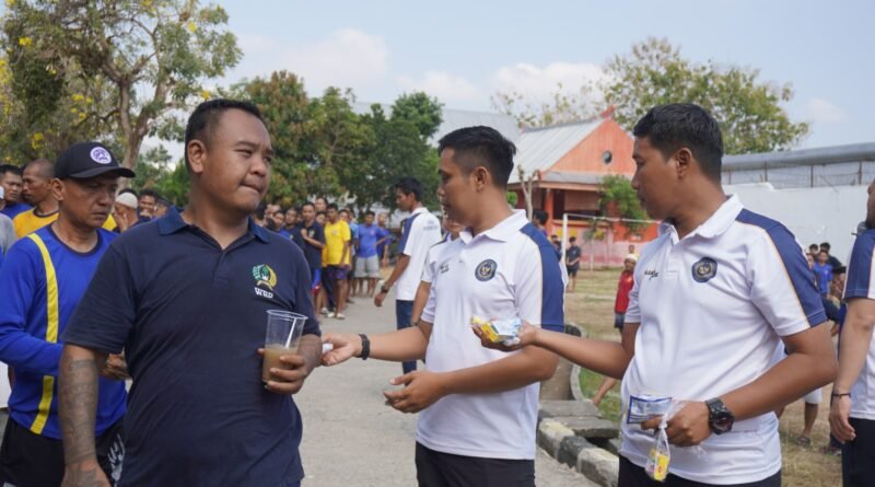 Lapas Purwokerto Bagikan Perlengkapan Mandi dan Bubur Kacang Hijau kepada Warga Binaan Lapas Purwokerto Bagikan Perlengkapan Mandi dan Bubur Kacang Hijau kepada Warga Binaan